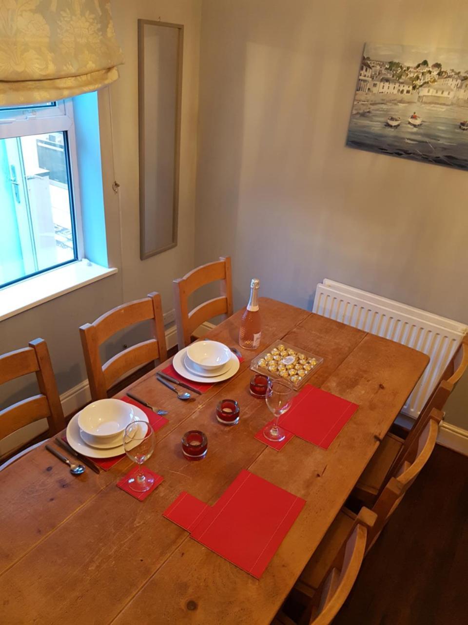 Apartamento Slough Centre Townhouse With Driveway Parking For Up To Two Cars Exterior foto